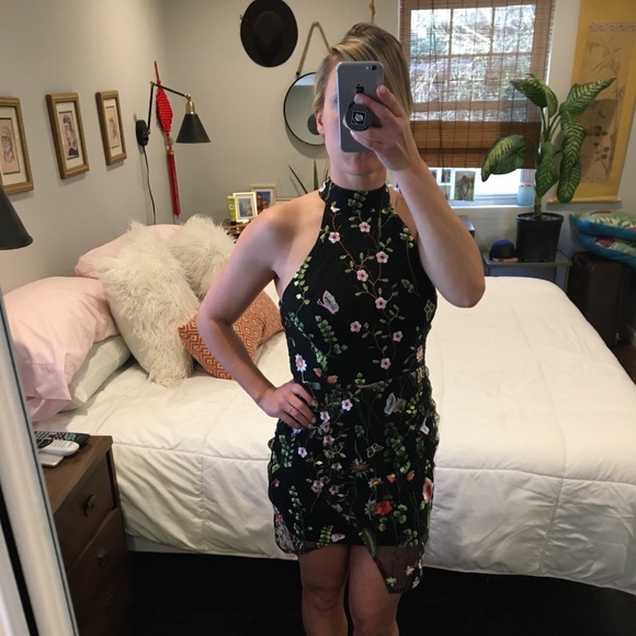 Black Floral Embroidered Promesa Dress - Picture 7 of 8